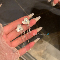 スーパーフェアリースイートブルージルコン椿タッセルイヤリング女性用、ハイエンド気質イヤリング、人気の多用途イヤリング