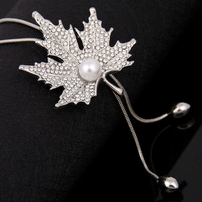 Japonés y coreano moda borla accesorios suéter cadena larga hoja de arce collar elegante retro simple Otoño e Invierno joyería de las mujeres