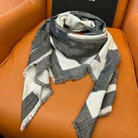 高端丝绒丝巾真丝羊毛140cm大方巾羊绒围巾女士披肩黑灰色+奶白色