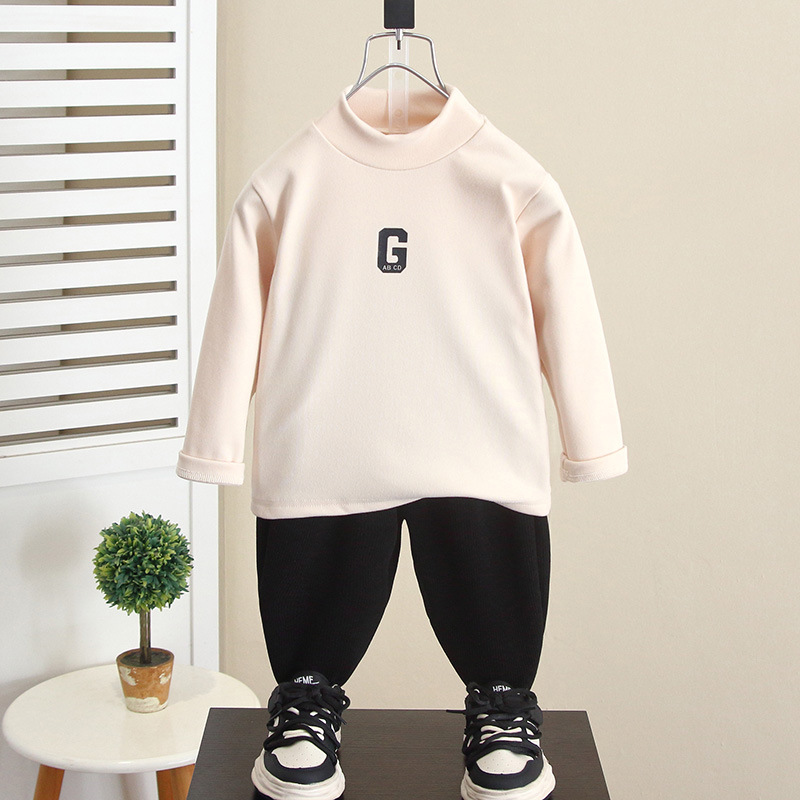 6700 Camisa de fondo de terciopelo de cuello medio alto para niños, otoño e invierno, 2025 nuevos tops cálidos para niños, bebé de invierno