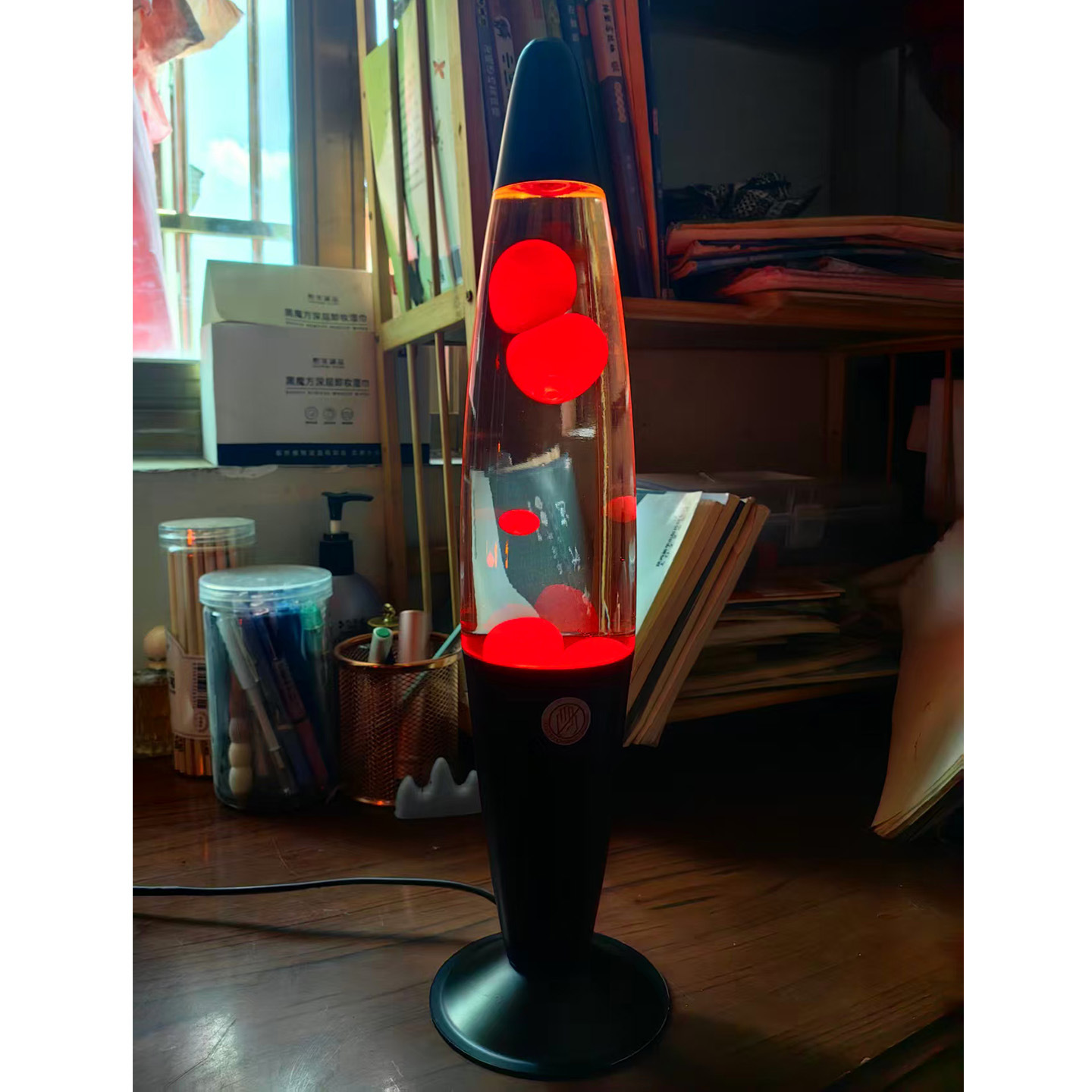 검정색 배경 맑은 물 빨간색 왁스-대형 조광기 스위치