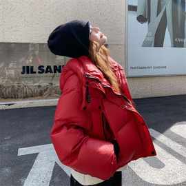 红色高端精致短款连帽背带款羽绒服女冬季2025新款设计白鸭绒外套