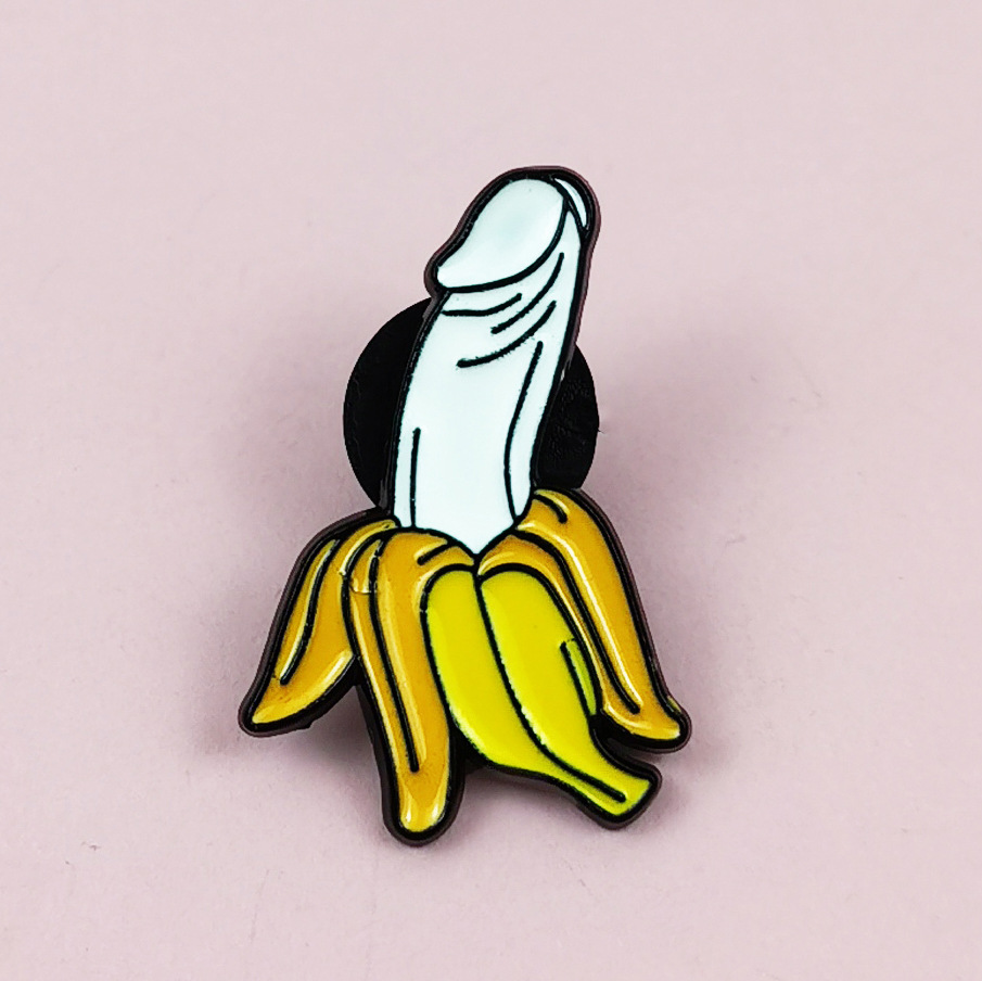 Broche de plátano pelado divertido transfronterizo estilo ins personalidad fruta aleación ropa cuello insignia accesorios de alfiler