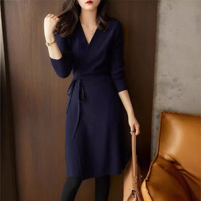 V-neck knitted dress women's autumn and winter French retro slim mid-length dress lace-up high waist bottoming sweater dress