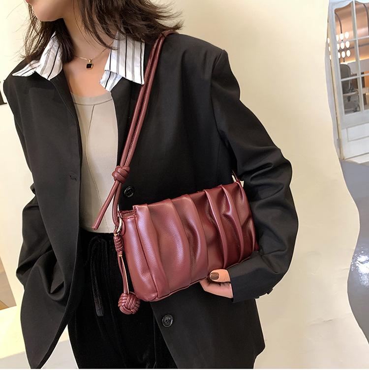 Autumn 2021 New Fashion Messenger Underarm Bag Fold Western Style Single Shoulder Bag display picture 10