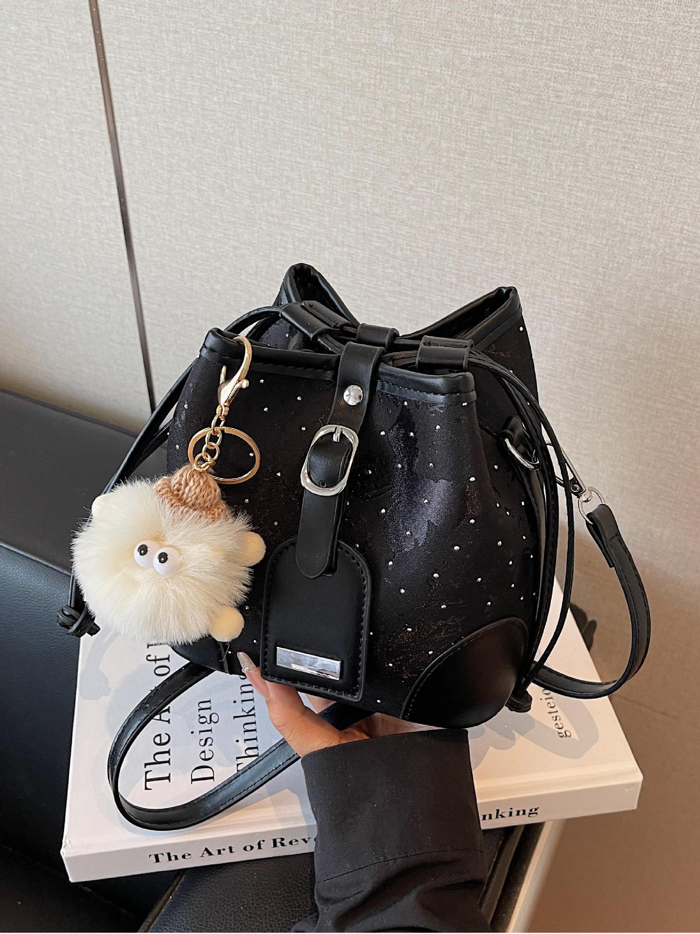 Bolsa de cubo para mujeres 2025 nueva moda super caliente nicho bolso de hombro diseño universal bolso de textura de alta calidad bolso de mochila