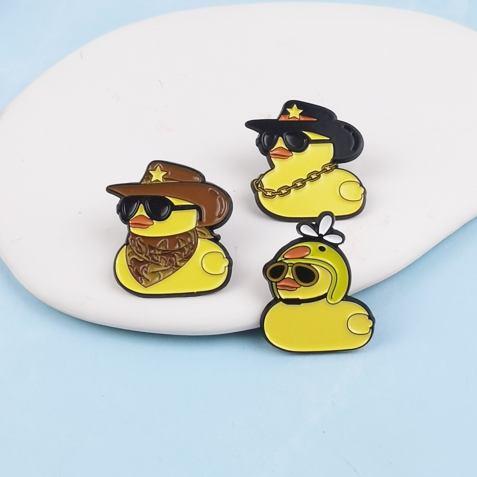 Broche con forma de pato amarillo frito fresco transfronterizo, bolso de pareja de dibujos animados lindo, accesorios fijos, pines de placa de aleación