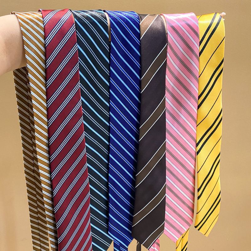 Corbata a rayas retro de la universidad, bufandas, pantalones, cuello, cintura, accesorios, decoración para hombres.