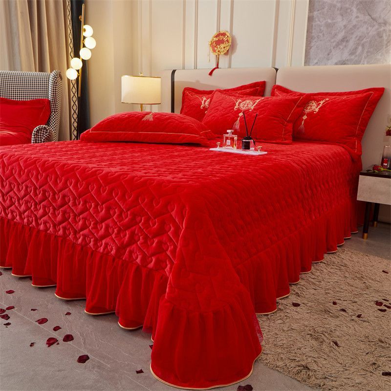 Winter Red Bed Cover Three-Piece Wedding Thickeneded Quilted Bed Sheetss Class a Baby Velvet Wedding Mattress Blanket Milk Velvet Blanket
