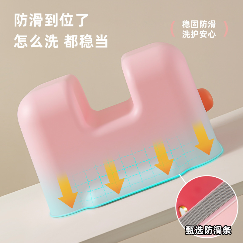 ��ͯС���ӷ�����ű����������ʳ���ɵ�ԡ��ϴ��������ػ�Ь��