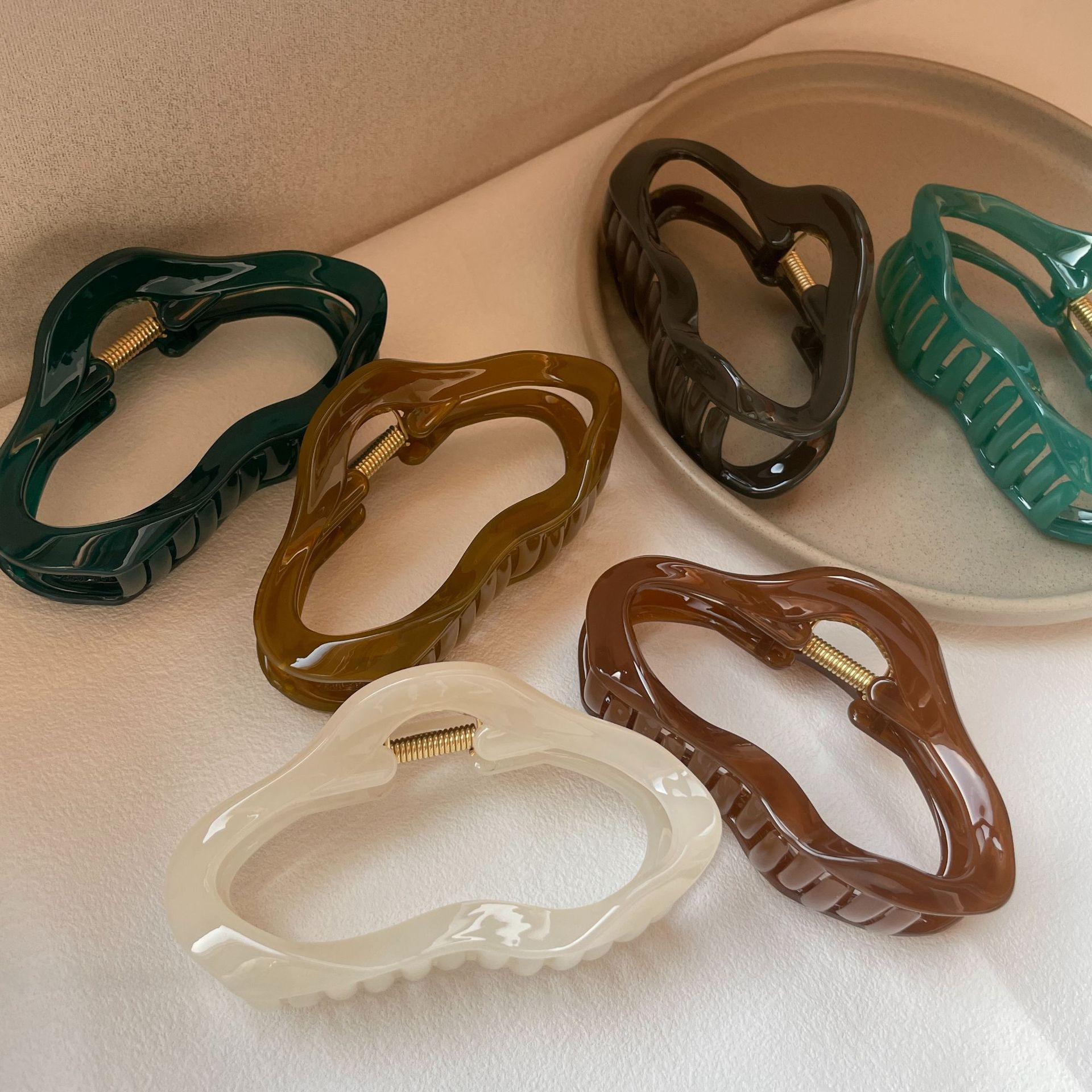 Fermaglio per capelli con linea irregolare geometrica a forma di squalo, fermaglio per capelli con senso dell'altezza, fermaglio per capelli con forcina per la parte posteriore della testa, accessori per capelli, acconciatura raccolta_voghion.com