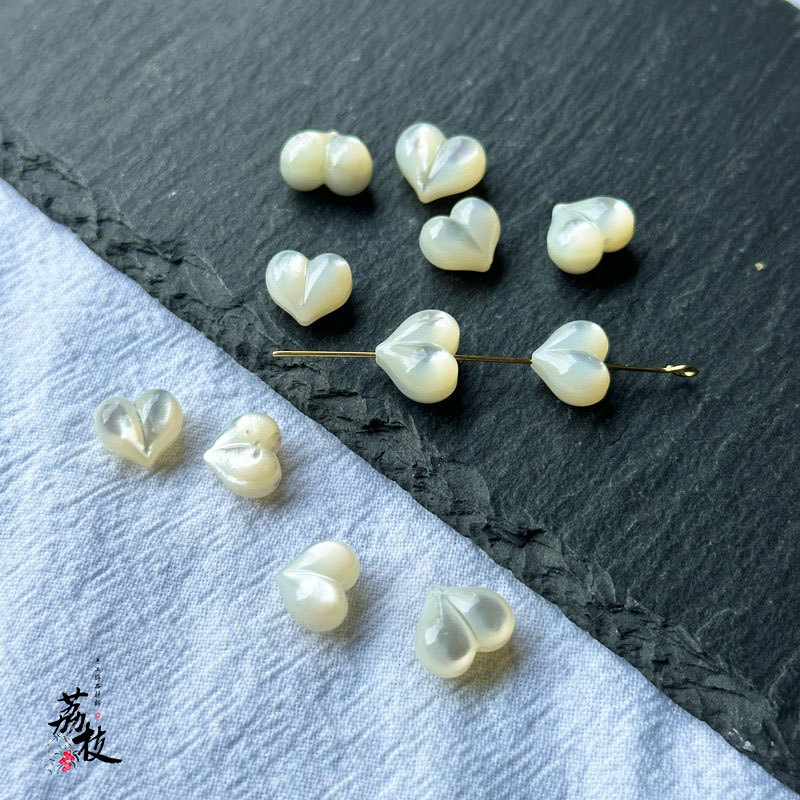 Black and White Mother-Of-Pearl Peach Heart Shell Carving Accessories DIY Bracelet Necklace Beads Spacer Beads Semi-Finished Products