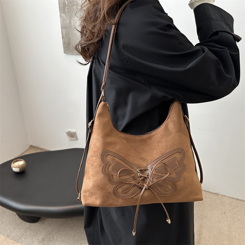 Bolsa de viaje retro ocio de otoño y invierno de 2024 nueva bolsa de hombro mariposa axillar multicapacidad de mochila