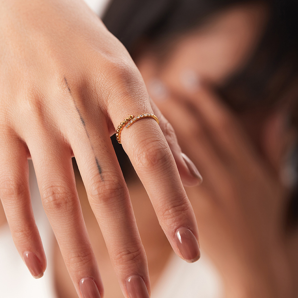 Anello aperto da donna, versatile e alla moda, in oro 18 carati con perline di diamanti bianchi, fascia delicata in acciaio inossidabile e acciaio al titanio._voghion.com
