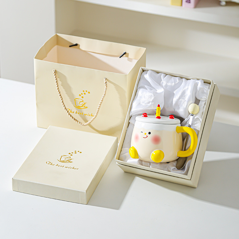 Taza de pastel de dibujos animados creativos Regalo de cumpleaños Regalo de mano Taza de cerámica Taza de agua linda de alto valor Taza con tapa