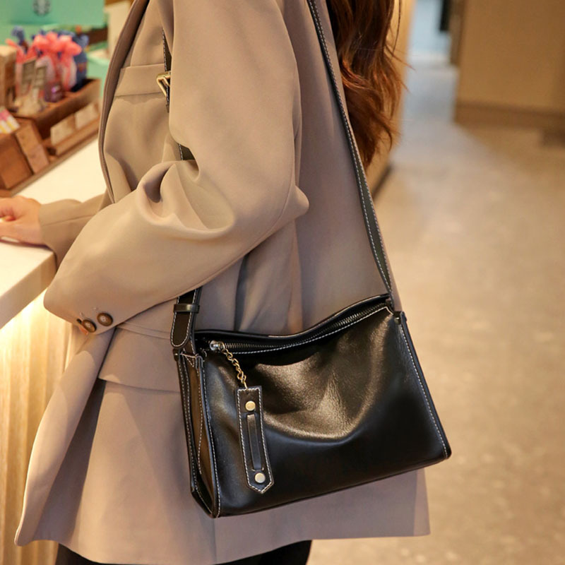 2026 New Arrival Women's Underarm Bag, Vintage Crossbody Bag, Large Capacity Genuine Leather Handbag, French Niche Single Shoulder Cowhide Bag - Thumbnail 2