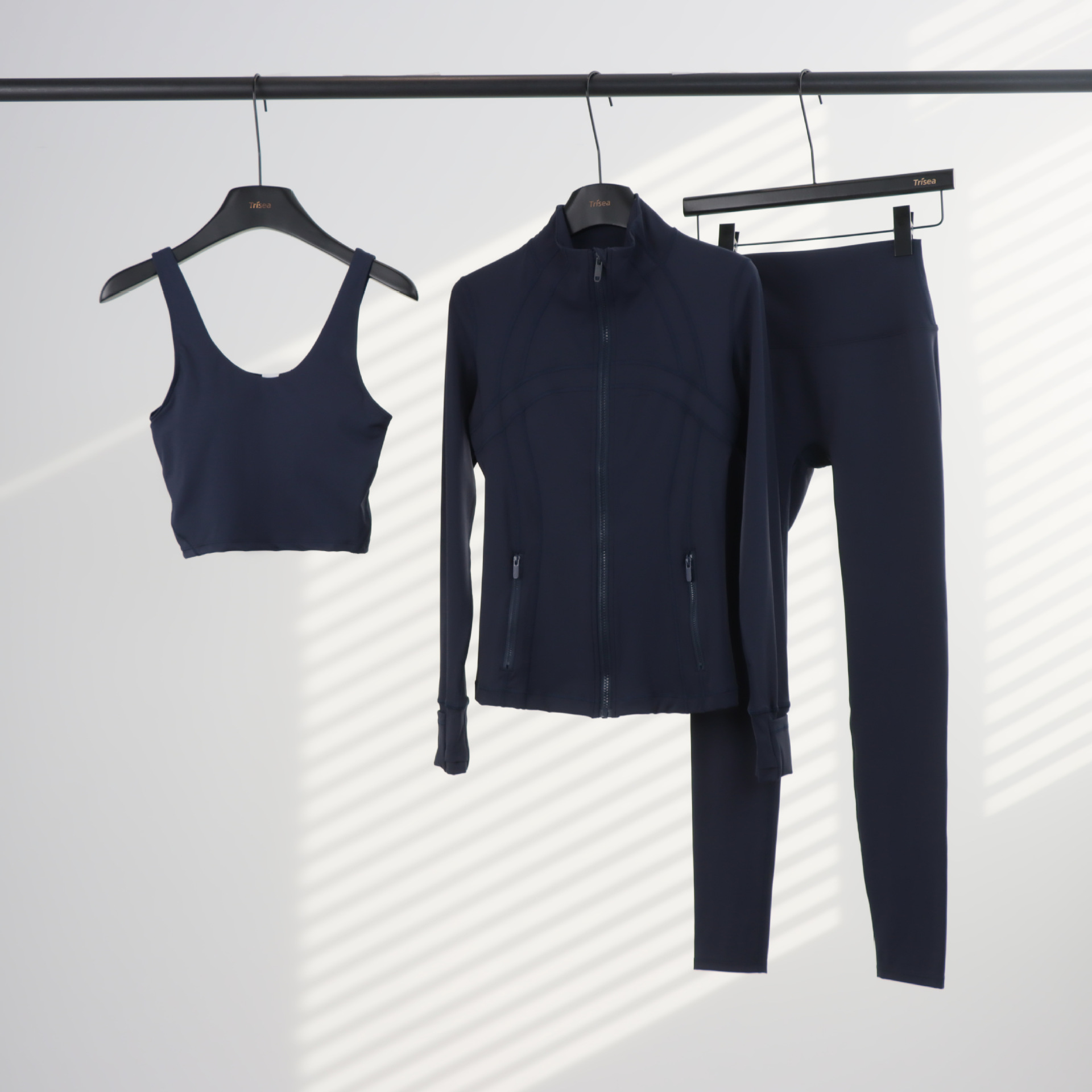 Conjunto de yoga LULU de tres piezas: chaqueta, camiseta sin mangas con cuello en U y leggings de cintura alta para mujer.