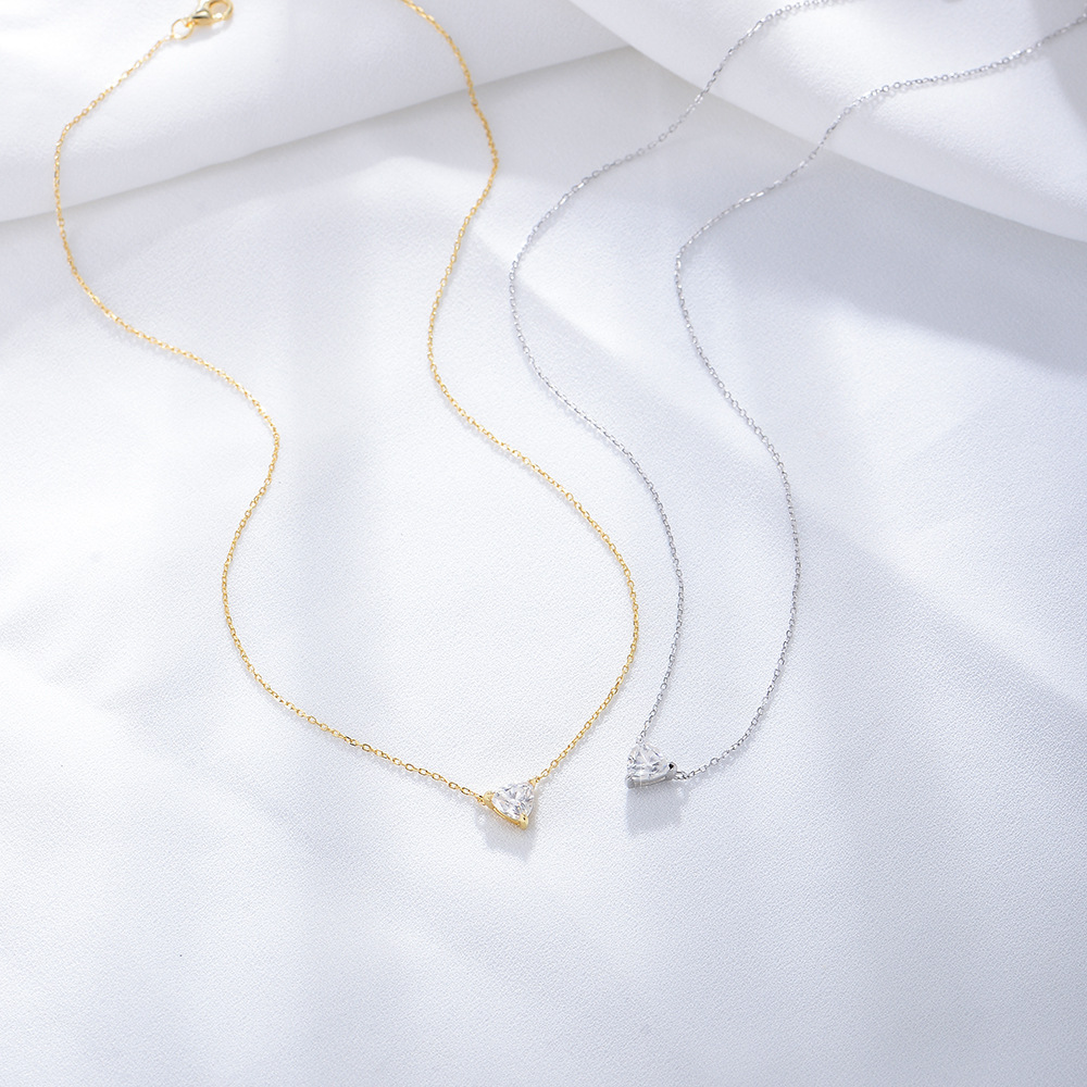 Luz nicho diseño de lujo en forma de corazón COLLAR COLGANTE de circón s925 plata esterlina simple cadena de clavícula TikTok transmisión en vivo
