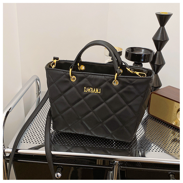 2023 Winter New Lingge Large Capacity Bag Women's Fashion Versatile One Shoulder Commuter Crossbody Tote Bag_voghion.com