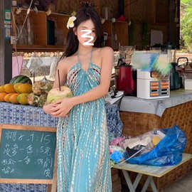 西双版纳泰国复古波西米亚挂脖吊带连衣裙女性感露背海边度假长裙