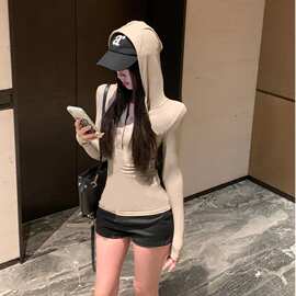 早秋美式辣妹正肩显瘦半开扣连帽卫衣女韩版收腰紧身内搭上衣