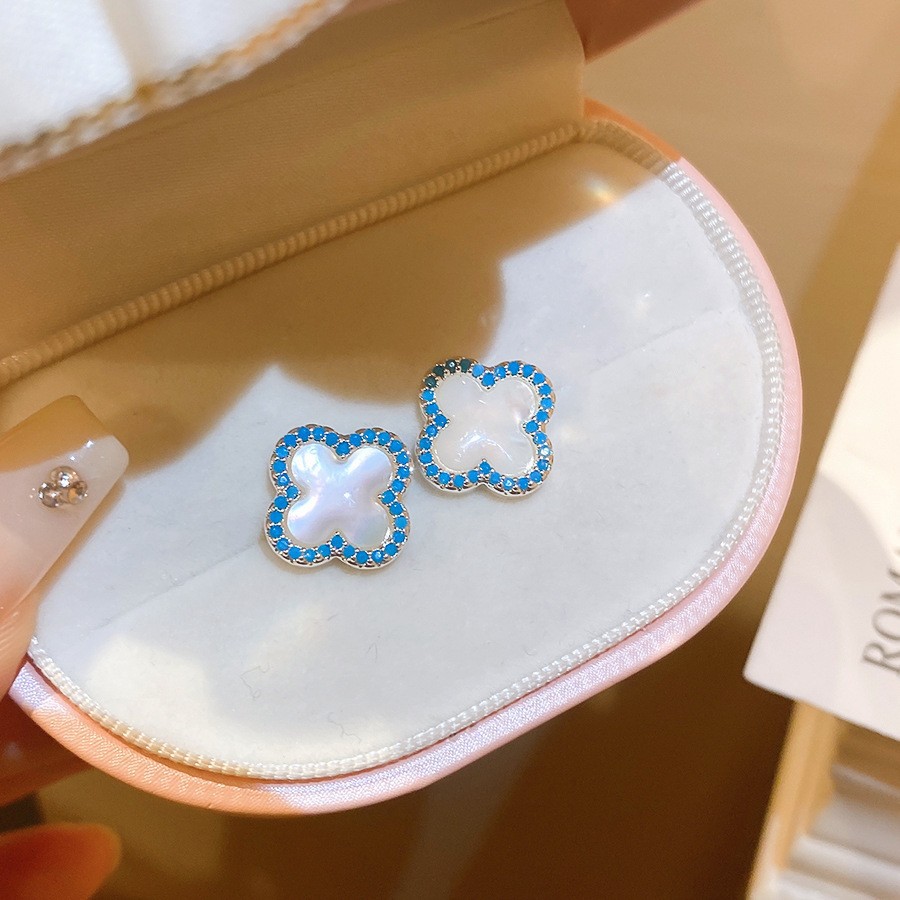 Pendientes de flor de cristal de aguja de plata, cuentas de arroz de cristal, pendientes azules, pendientes de estilo de vacaciones frescas, pendientes de lujo ligero, de alta calidad, mujeres