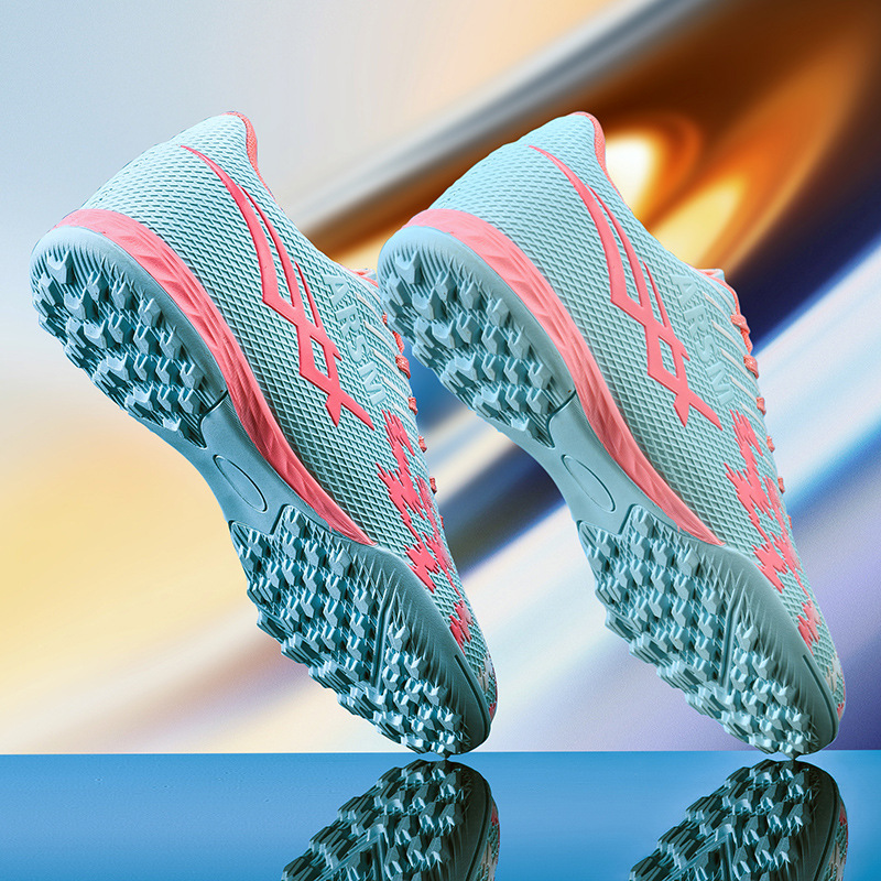 Comercio exterior transfronterizo nuevas zapatillas de fútbol deportivas bajas al aire libre para hombres y mujeres zapatillas de entrenamiento con clavos artificiales para estudiantes