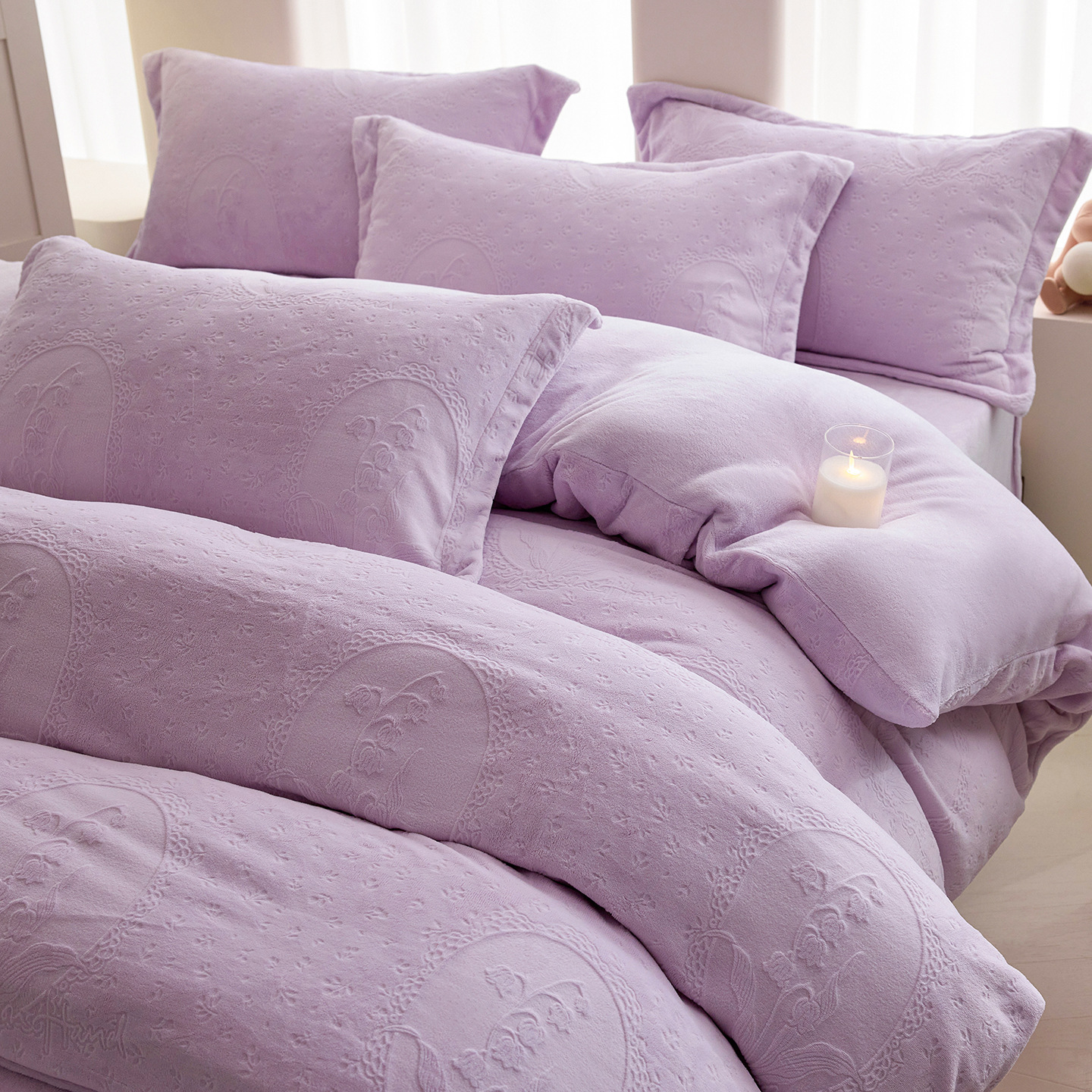 Una clase de cuatro piezas de seda de leche engrosada de alto peso 5D esculpido edredón cubierta sábanas de cama de invierno Kits de calor