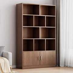 本棚が床に落ちた簡易客間の棚は壁に寄りかかって一体家庭用現代のシンプルなロッカー図書館の展示棚である