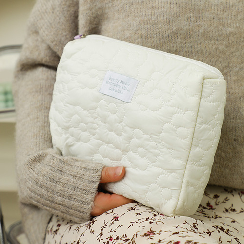 Portable makeup bag large capacity cloud-shaped cosmetic storage bag business trip travel high-end new toiletry bag