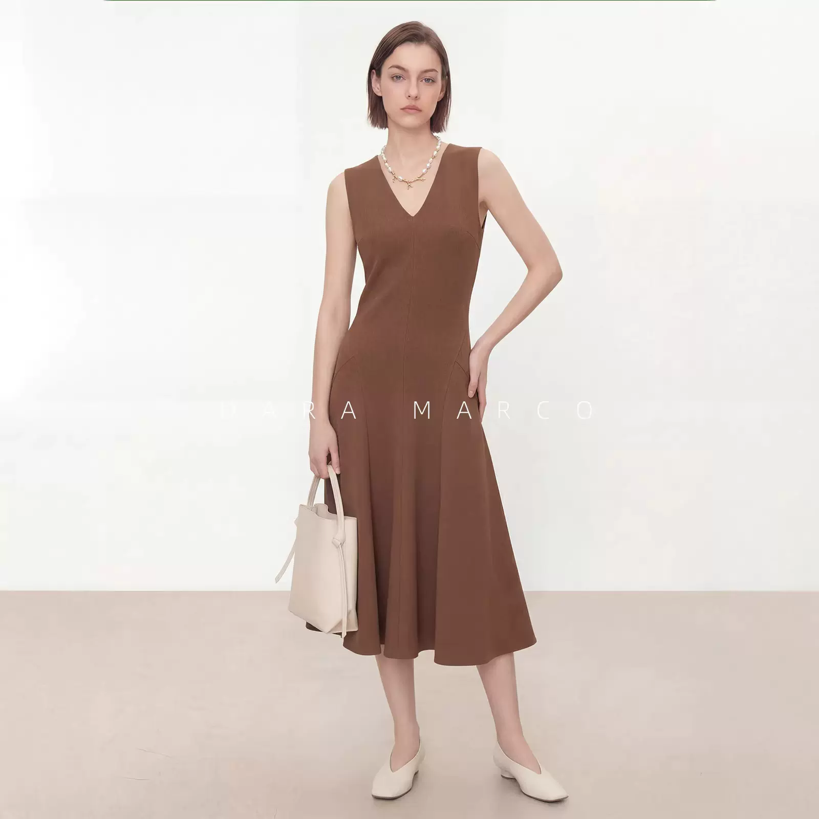 TH 理论家三醋酯纤维立裁 V 领无袖连衣裙女高级廓形通勤显瘦长裙