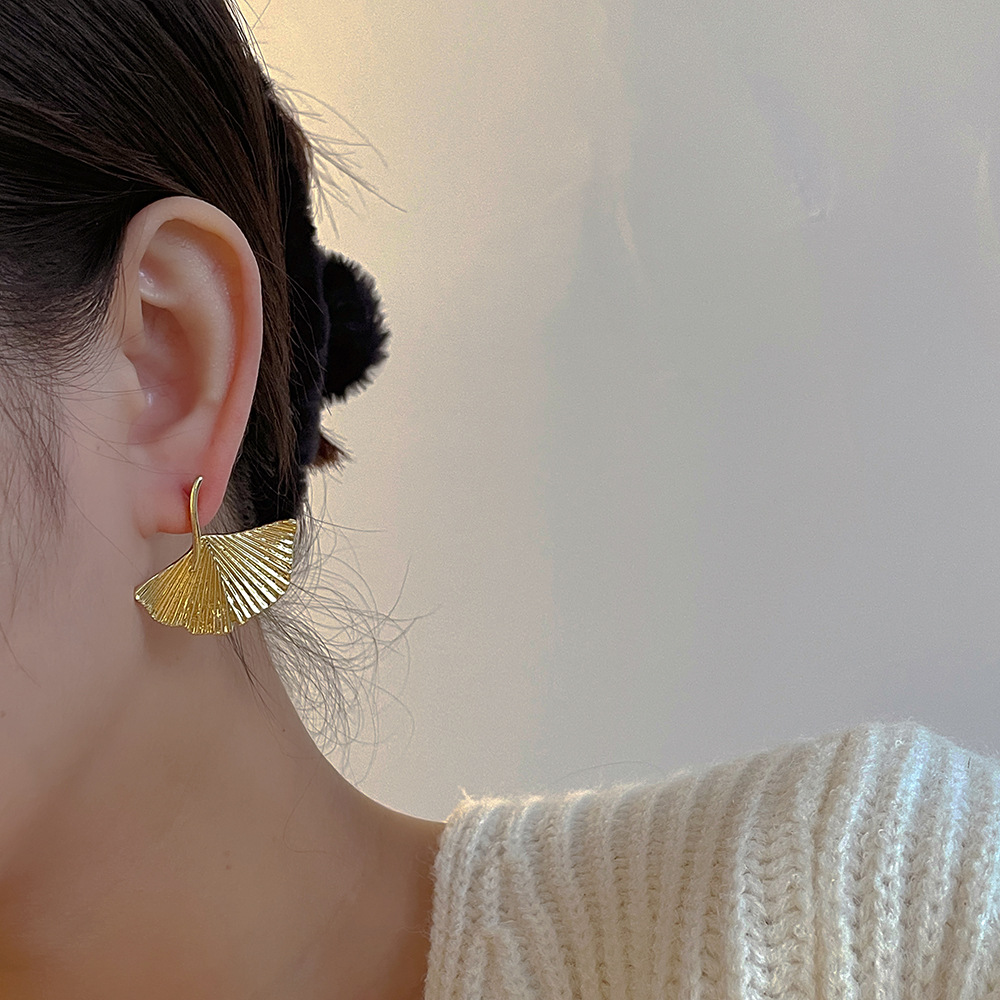 Retro Solid Color Ginkgo Leaf Copper Plating Earrings 1 Pair