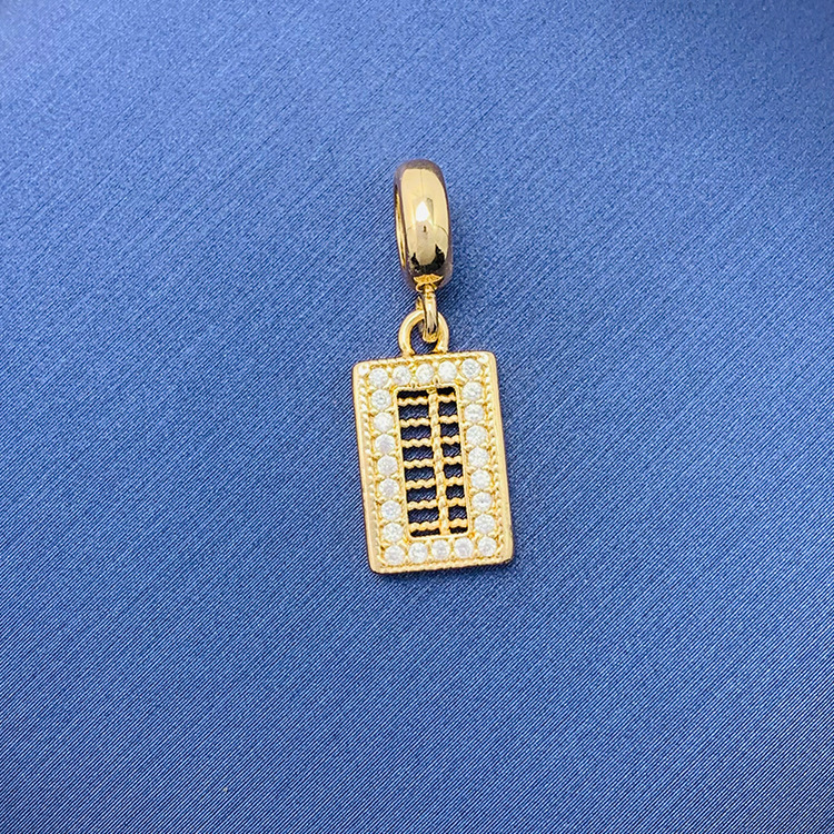 百種類のペンダントは心のままにファッションの経典を配合します。カップルの美しいペンダントは親友のアクセサリーを送ります。