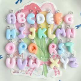 迷你彩色字母26个字母吊坠挂坠手工diy饰品配件手机链手串串珠 批