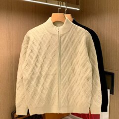 ファッションの純色の菱格の花の半高襟のセーターの男性の優雅な気質の軽熟のカジュアルな男性のニットのカーディガンのコート