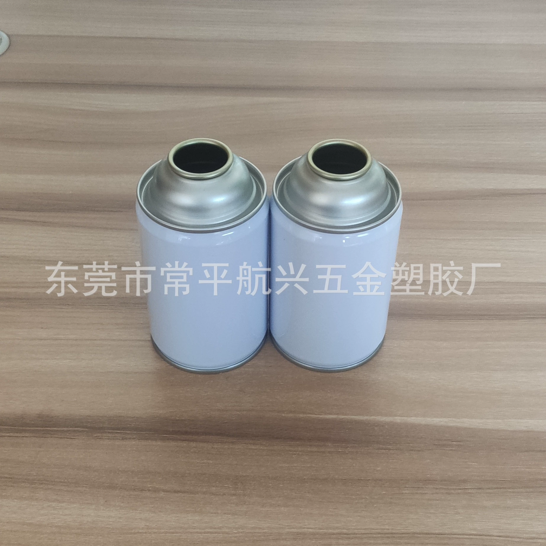 Производитель поставляет аэрозольную оловянную баллончик, ароматизатор для отеля, парфюмерную банку, дезодорирующее чистящее средство, железную банку