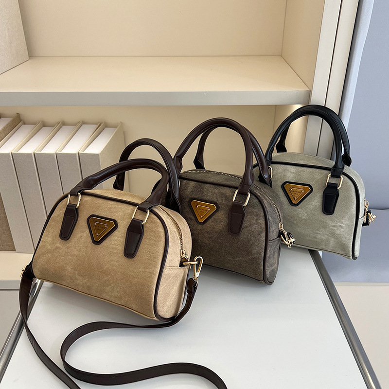 Color retro bolso mujer 2025 primavera y verano nuevo bolso de almohada de mano textura de moda personalidad mochila de viaje