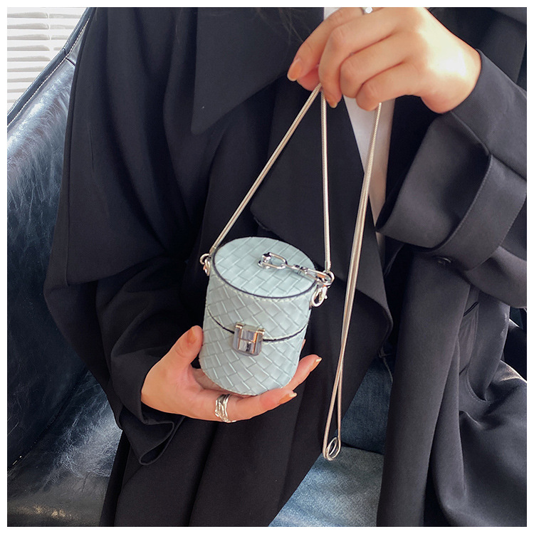 Bucket Bag Personality Chain Box Bag Woven Autumn And Winter 2021 New Shoulder Messenger Bag display picture 17