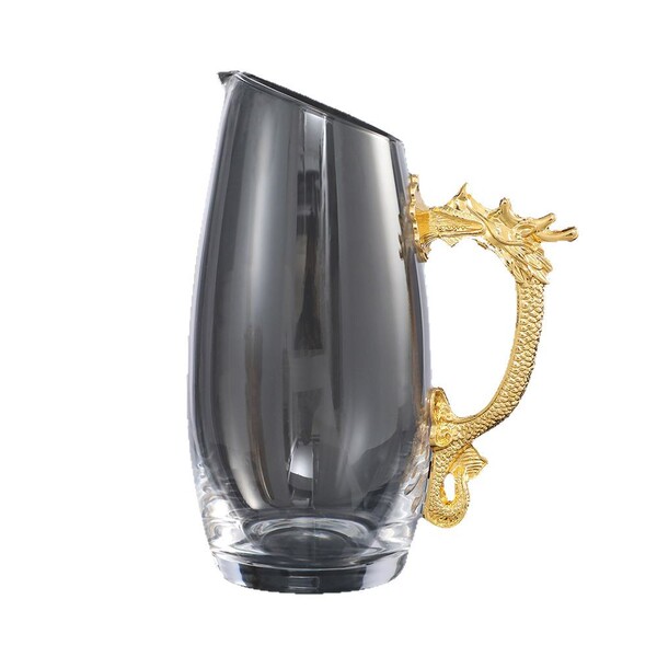 Retro fashionable wine decanter for home use