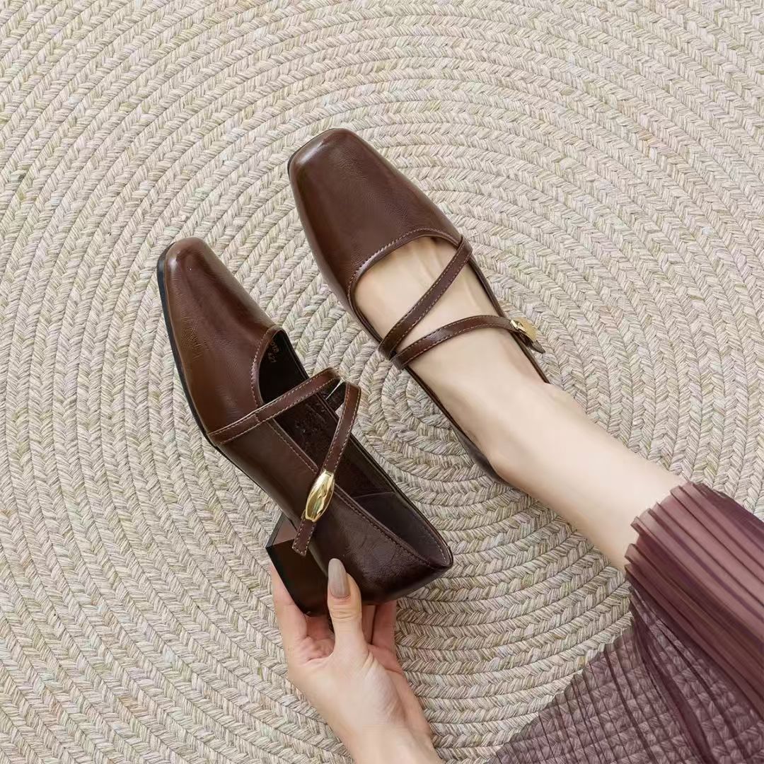 Zapatos franceses de mujer de primavera y verano de 2026 nuevos zapatos de tacón alto de moda de tacón grueso velcro zapatos de moda