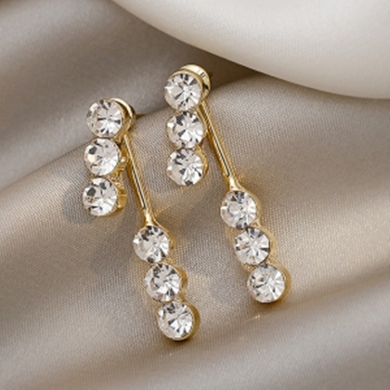 Pendientes coreanos simples y exquisitos con diamantes, nuevo estilo, elegantes y de alta gama para mujer en verano.