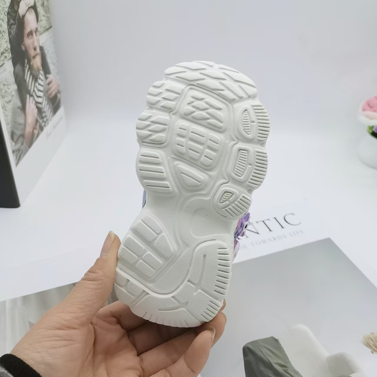 Zapatos de papá para niños 2025 otoño nuevos zapatos transpirables para niños zapatos de bebé con suela suave para niños pequeños