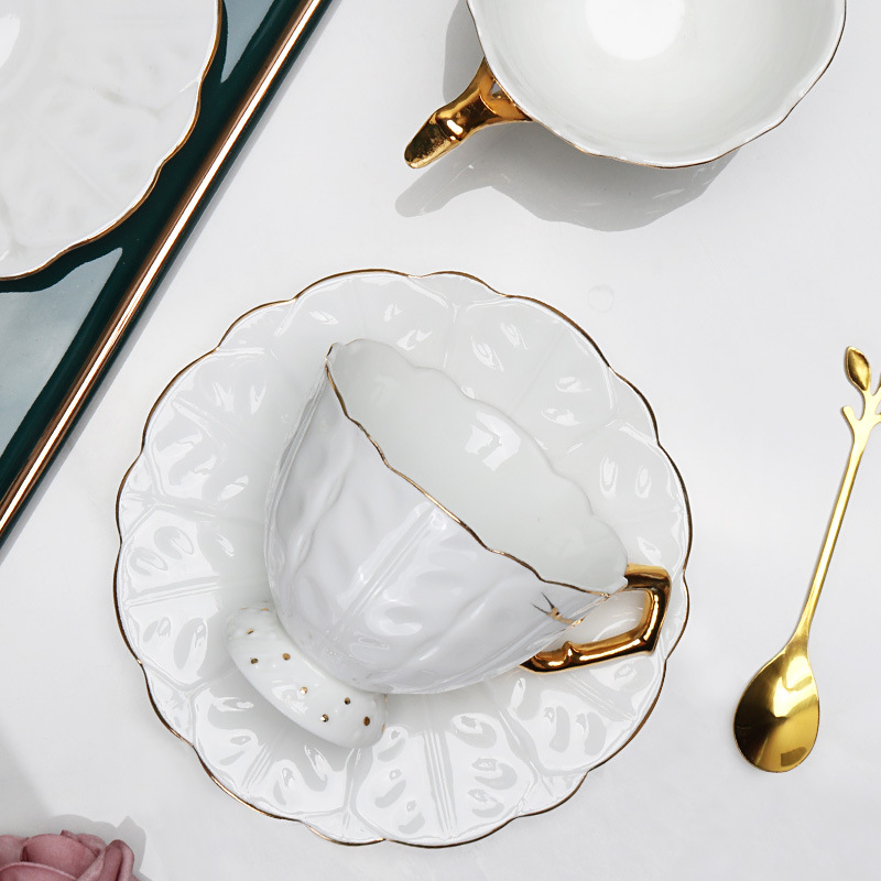 De gama alta de estilo europeo de cerámica taza de café y platillo traje exquisito británico pintura de oro juego de té de la tarde pareja taza de té perfumada