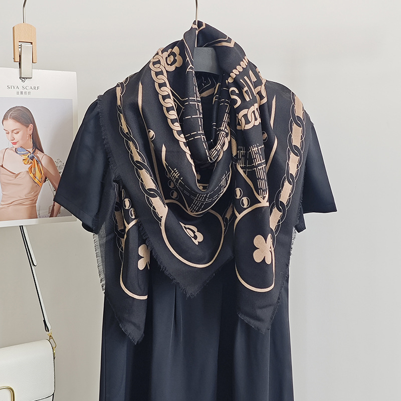 Creatividad transfronteriza europea y americana, lujo ligero, moda, impresión geométrica, bufanda cuadrada grande, damas, chal de viaje de alto valor y de moda