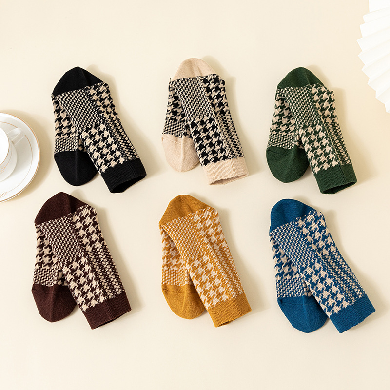 Algodón de color sólido, calcetines de doble aguja de dos vías, calcetines de pila de viento británicas, calcetines de primavera y otoño coreanos sin hueso.