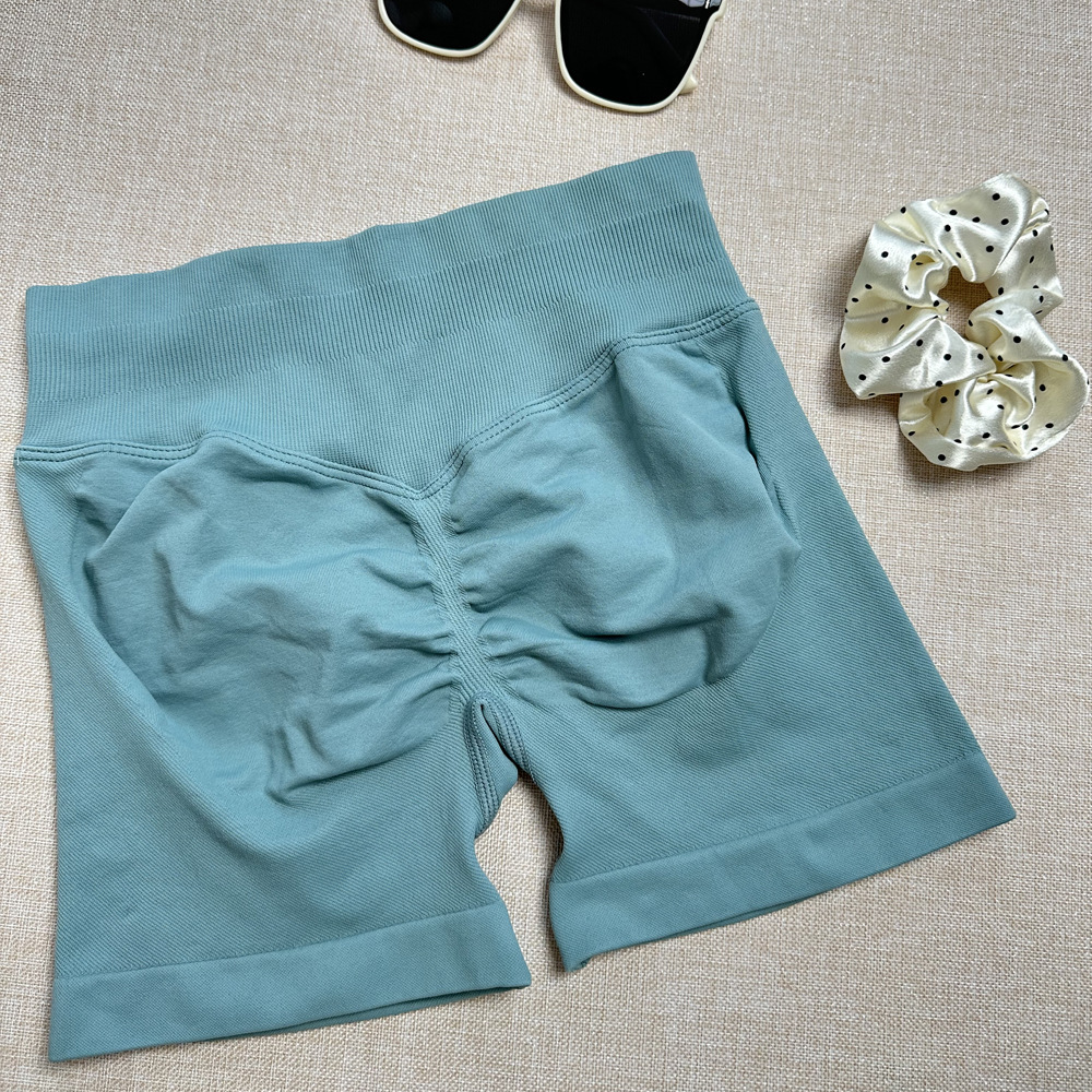 светло-зеленый