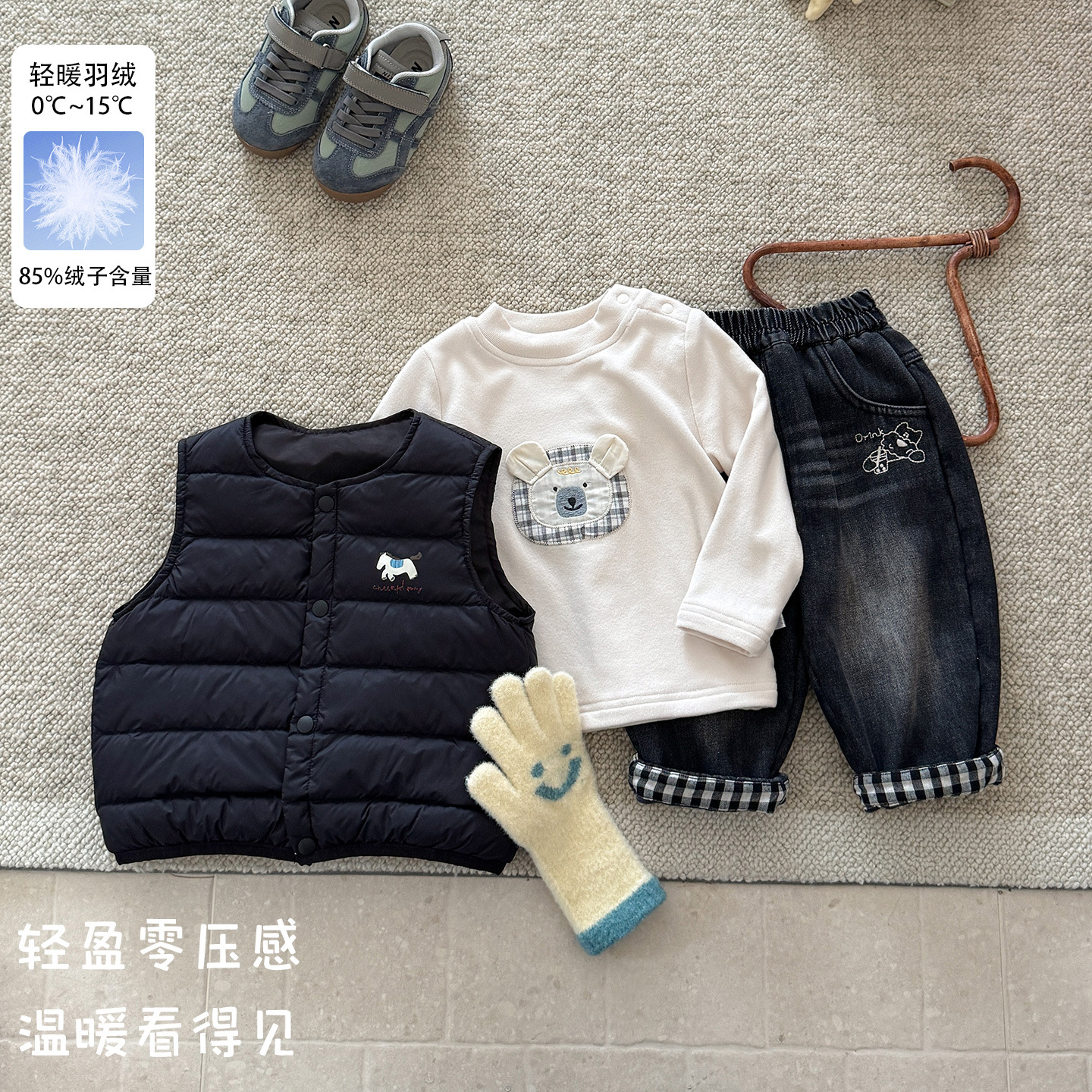 Korean-style cartoon boys' down vest, new autumn and winter lightweight sleeveless vest with round neck for infants and toddlers, baby boy top