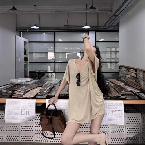 Fat MM 300 pounds extra-large summer sexy temperament V-neck dropped shoulder short-sleeve T-shirt for women loose and slimming top