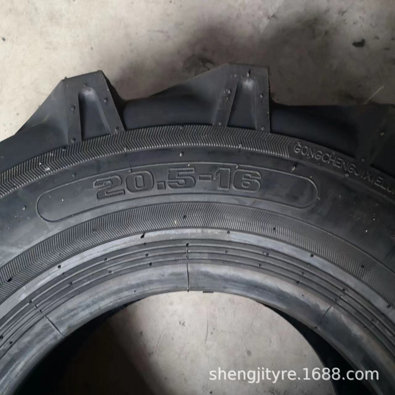 厂家销售20.5/70-16 人字花纹装载机挖掘机16/70-24工程机械轮胎