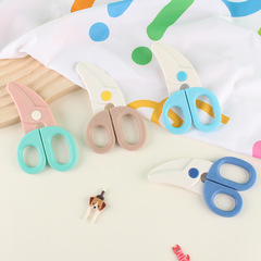Japan imported skater portable baby food scissors baby feeding scissors cute cartoon resin food scissors